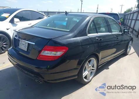 2010 Mercedes-Benz C 350 Sport z USA, uszkodzony, nr VIN WDDGF5GB2AF488843